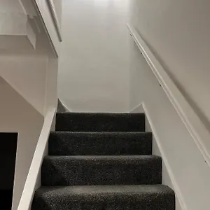 https://cutecozy-and-bright-apartment.brighton-hotels-england.com