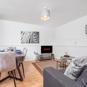 https://large-4-bedroom-house-with-parking-garden-by-cherry-inn.cambridgehotelsuk.com