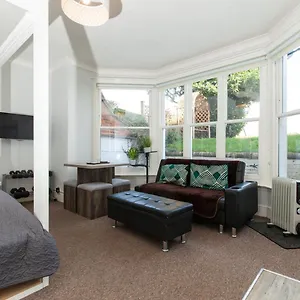 https://guestready-classy-studio-in-brighton.brighton-hotels-england.com